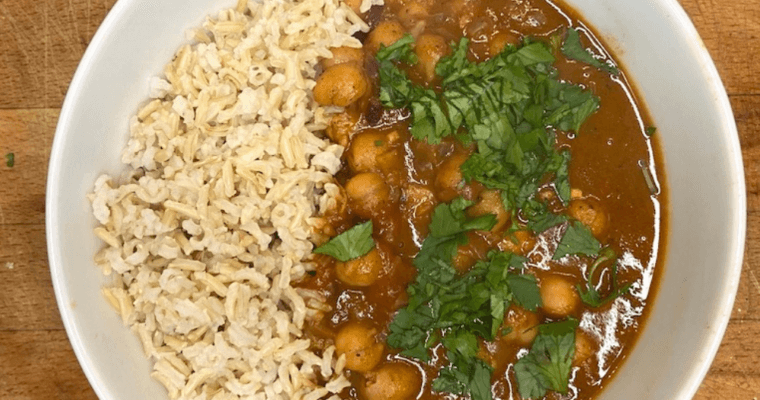 Weekday Dinner – Accidentally Vegan Coconut Chickpea Curry Recipe