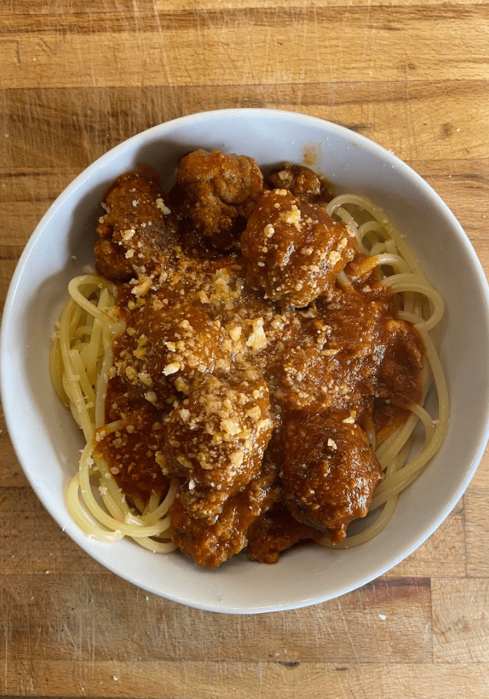Bowl of spaghetti and meatballs easy recipe 